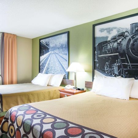 Super 8 By Wyndham Beckley Hotel Exterior photo