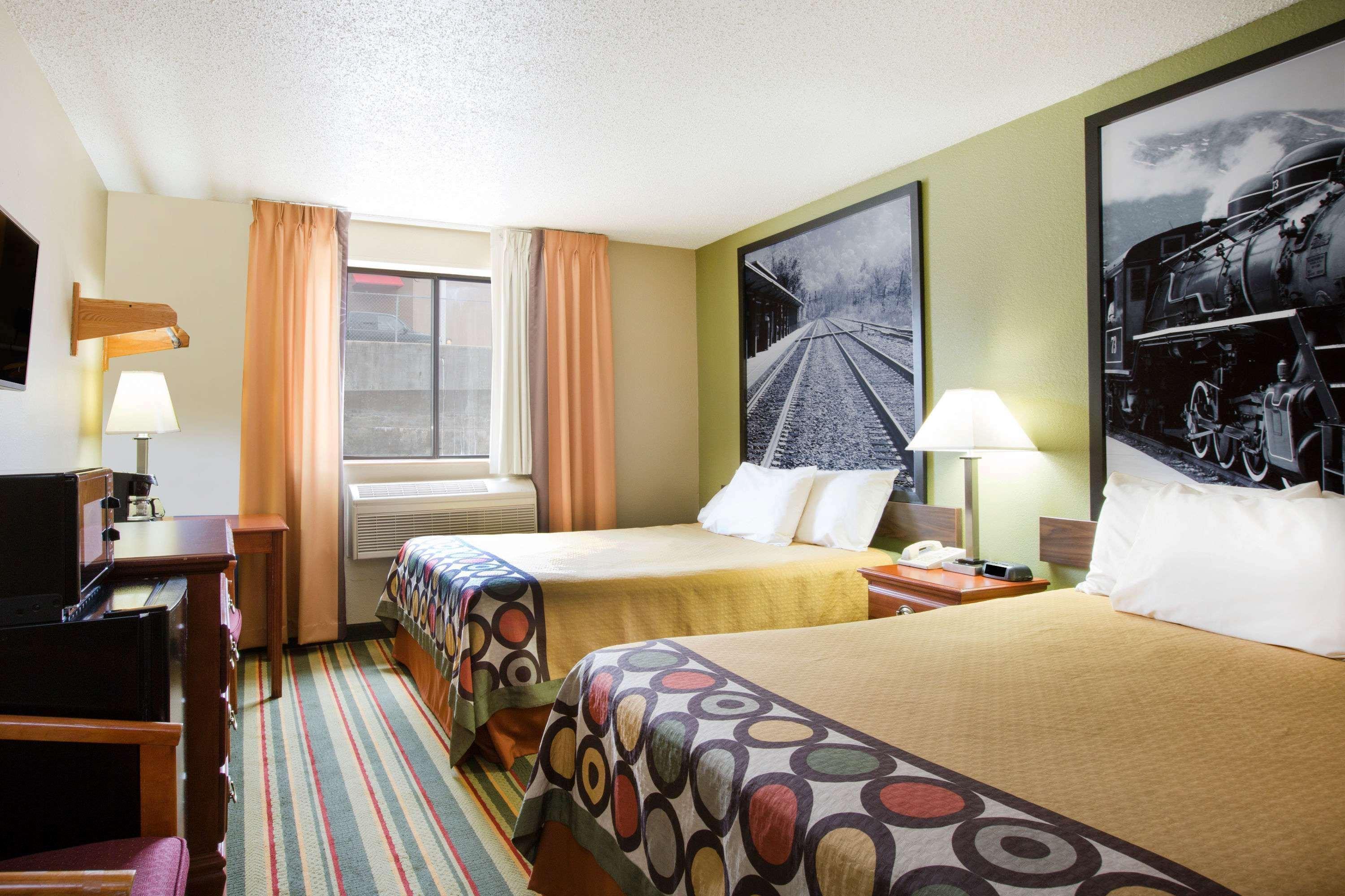 Super 8 By Wyndham Beckley Hotel Exterior photo